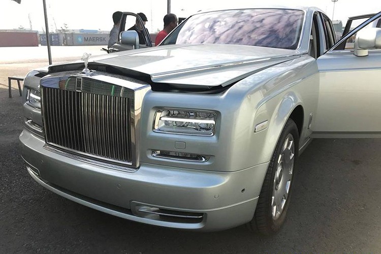 Rolls-Royce Phantom Series II hon 50 ty cap ben Hai Phong