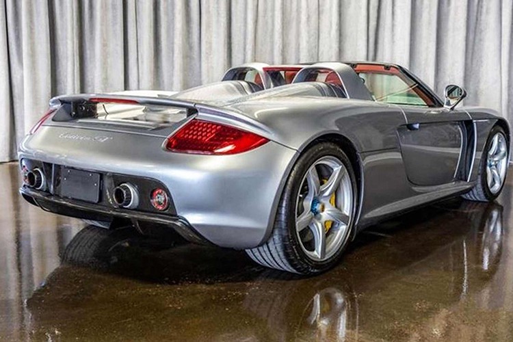 Sieu xe Porsche Carrera GT dung 12 nam 