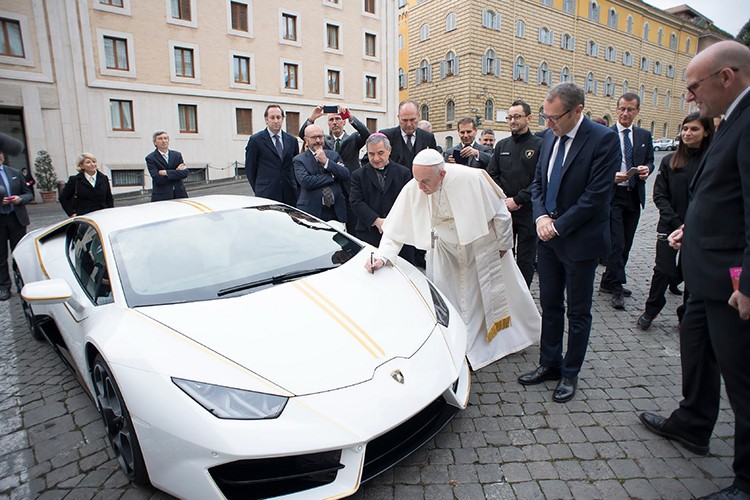 So huu Lamborghini Huracan cua Giao hoang gia 233 nghin dong-Hinh-2