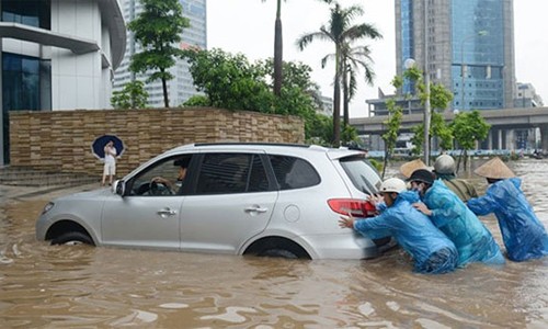 Co nen cong khai bien so xe oto bi ngap nuoc?