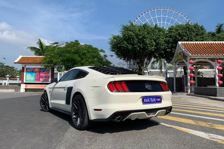 Sau tai nan, Ford Mustang tai Da Nang lai moi cung-Hinh-4