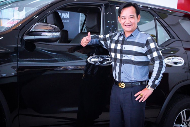 Quang Teo tau xe Toyota Fortuner hon 1 ty dong choi Tet-Hinh-3