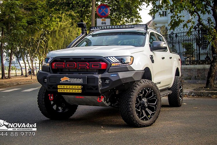 Chi 300 trieu do Ford Ranger Wildtrak 