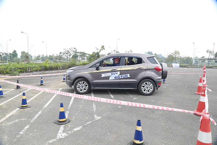 Trai nghiem su linh hoat cua Ford EcoSport tai Ha Noi-Hinh-2