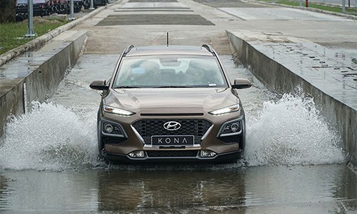 Xe Hyundai Kona va Accent 