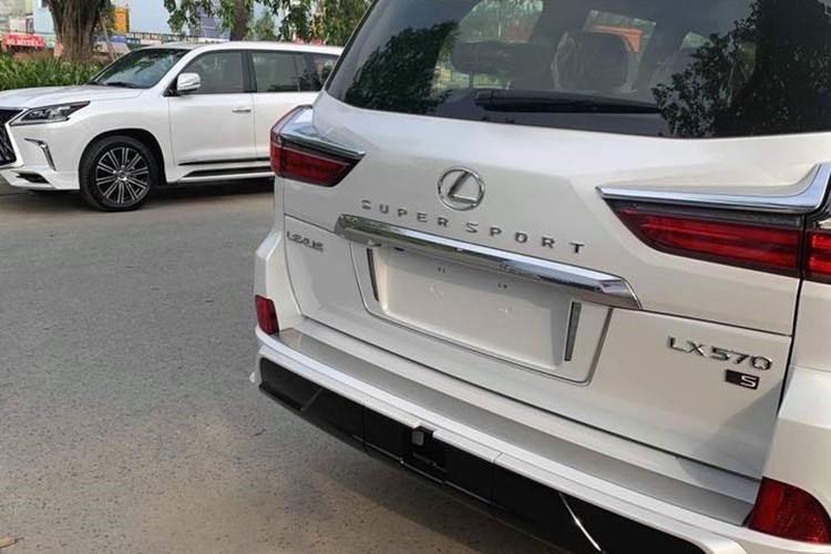 Lexus LX570 Super Sport hon 10 ty 