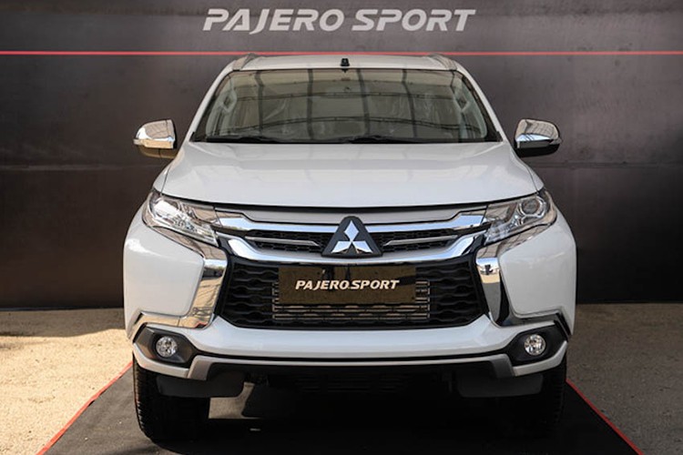 Mitsubishi Pajero Sport gia 980 trieu 