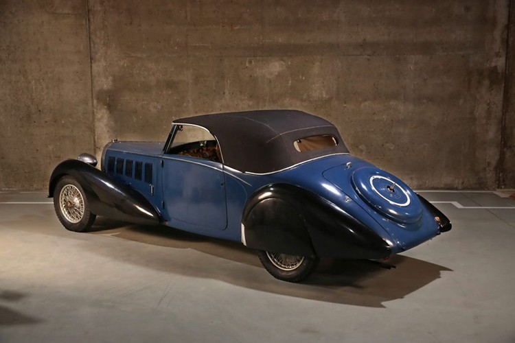 Dan sieu xe Bugatti co gia trieu do bo xo trong nha kho-Hinh-3