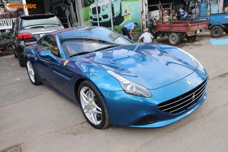 Sat Tet, sieu xe Ferrari 13,5 ty van bi 