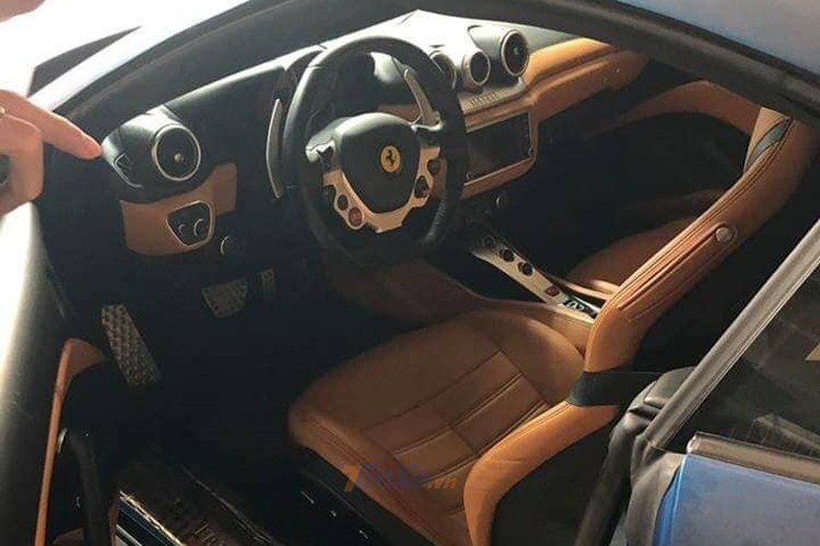 Sat Tet, sieu xe Ferrari 13,5 ty van bi 