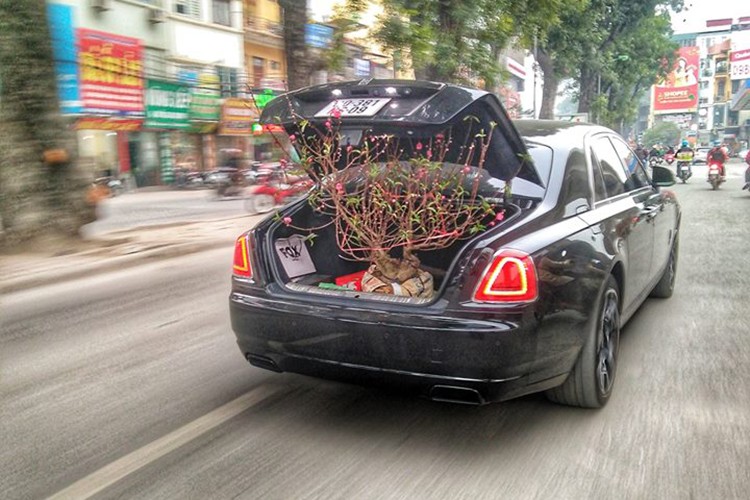 Dai gia Ha Noi cho dao Tet bang Rolls-Royce Ghost hon 40 ty-Hinh-2