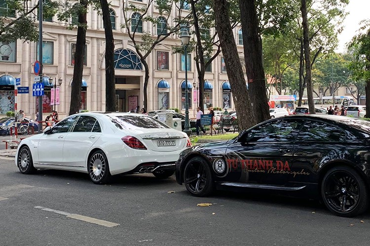 Mercedes-Benz S-Class tien ty bien 