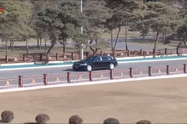 “Soi” Mercedes-Maybach S600 moi cua ong Kim Jong Un