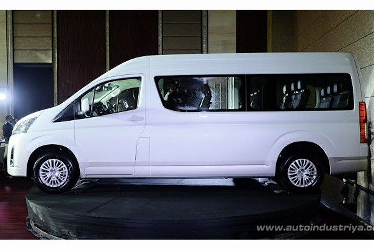 Xe Van Toyota Hiace 2019 moi 