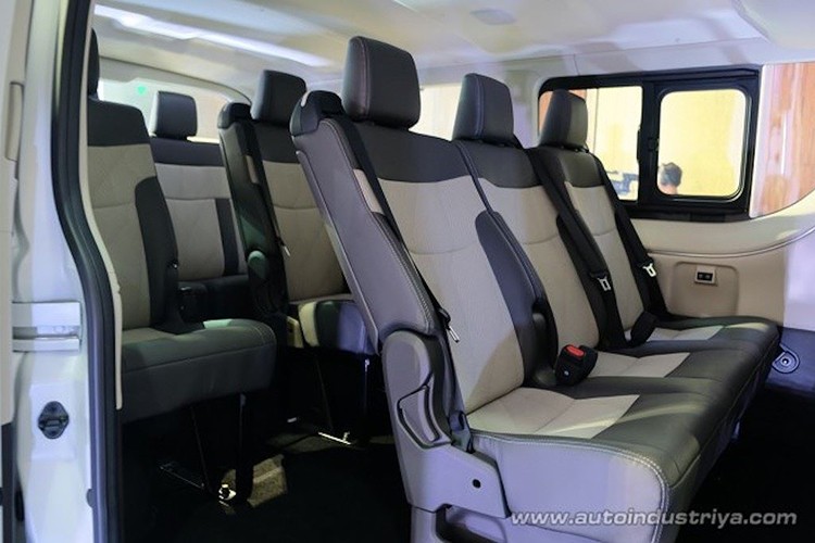 Xe Van Toyota Hiace 2019 moi 