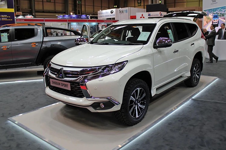 Ra mat SUV gia re Mitsubishi Pajero Sport ban 2 cho ngoi
