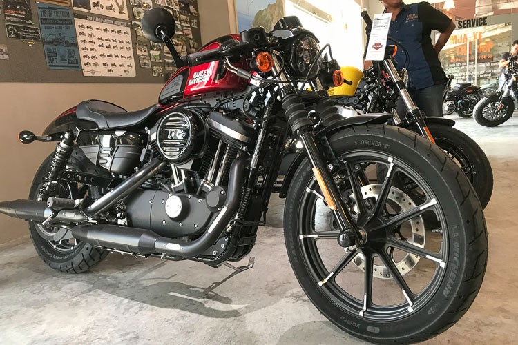 Dai gia MInh Nhua tau Harley-Davidson Iron 883 