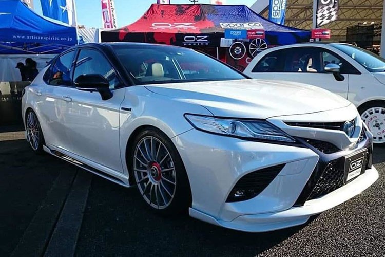 Toyota Camry 2019 dep long lanh voi goi do 60 trieu dong-Hinh-8