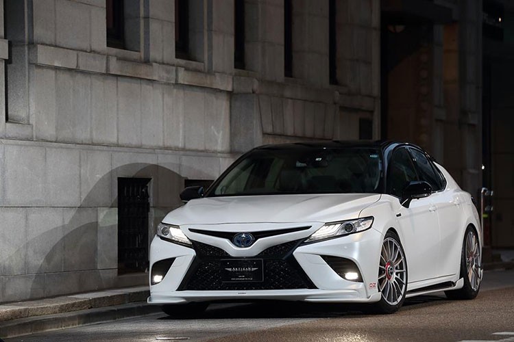 Toyota Camry 2019 dep long lanh voi goi do 60 trieu dong