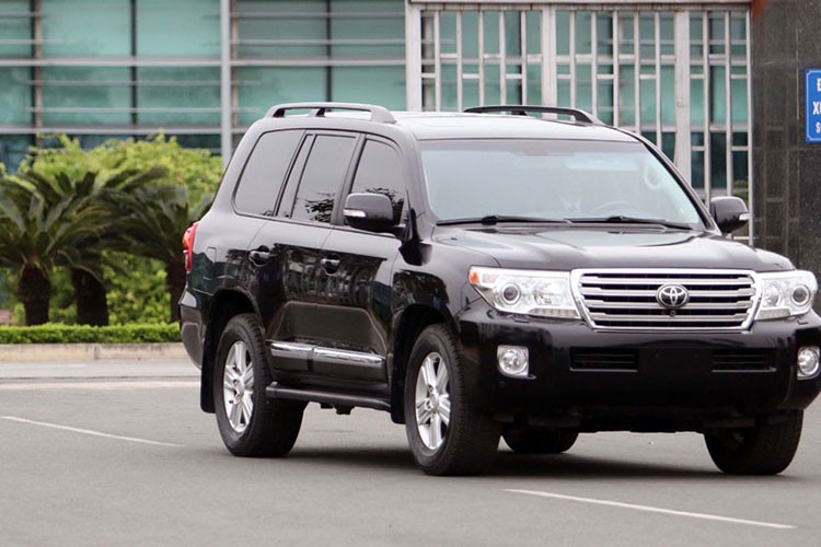 Toyota Land Cruiser dac biet cua Trieu Tien xuat hien tai Ha Noi-Hinh-2