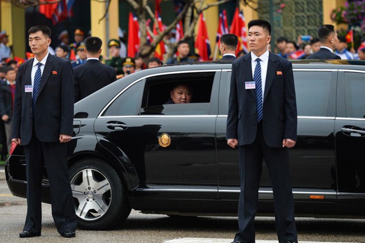 Mercedes-Benz S600 chong dan ho tong ong Kim Jong Un ve Ha Noi-Hinh-3