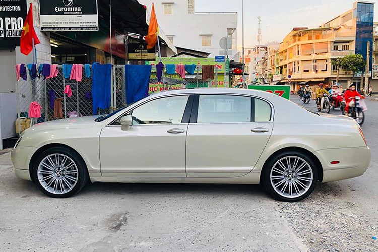 Xe sieu sang Bentley gia chi 2,35 ty dong tai Viet Nam-Hinh-2