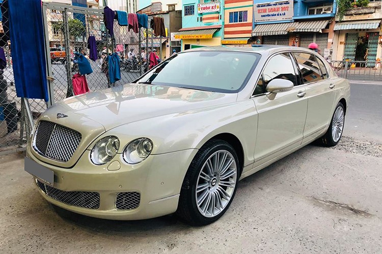 Xe sieu sang Bentley gia chi 2,35 ty dong tai Viet Nam