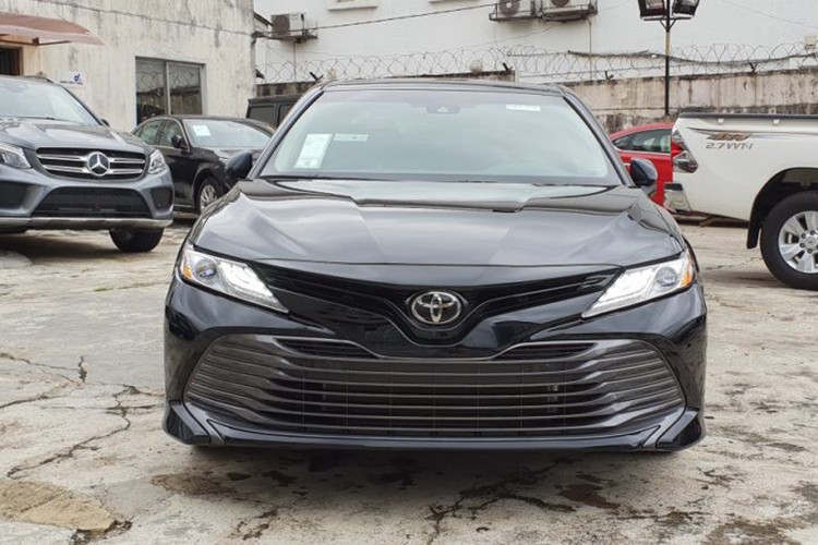 Can canh Toyota Camry XLE 2019 gia 2,5 ty o Viet Nam-Hinh-2