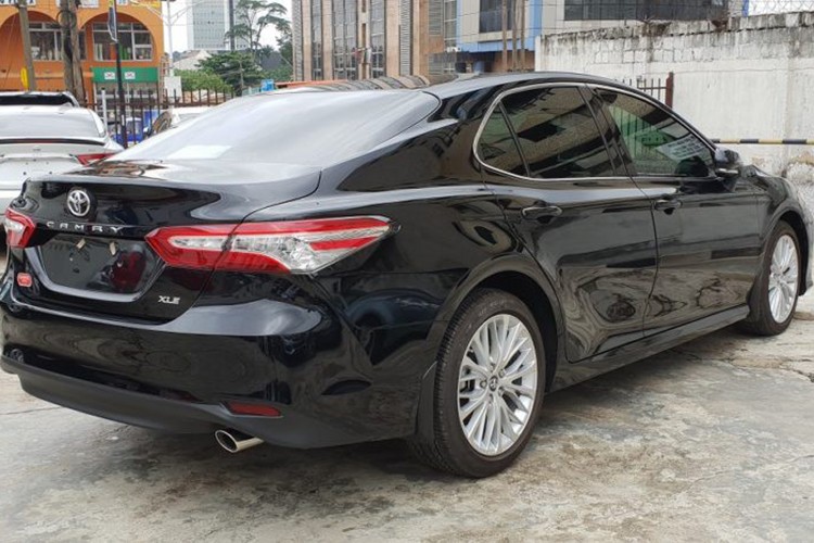 Can canh Toyota Camry XLE 2019 gia 2,5 ty o Viet Nam-Hinh-3