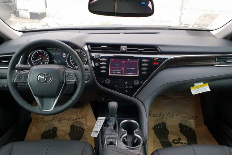 Can canh Toyota Camry XLE 2019 gia 2,5 ty o Viet Nam-Hinh-4