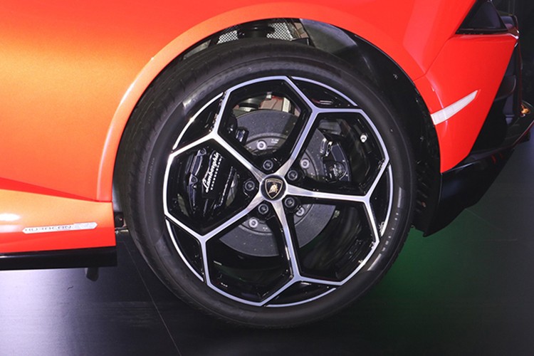 Lamborghini Huracan EVO 2020 tai Thai Lan gia 17,99 ty dong-Hinh-5