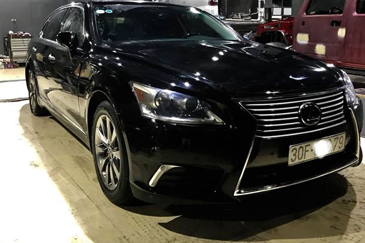 Tho VIet do Lexus LS460L cu thanh moi het 340 trieu dong