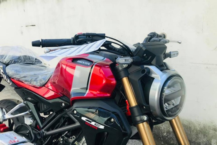 Honda CB150R chinh hang gia 105 trieu 