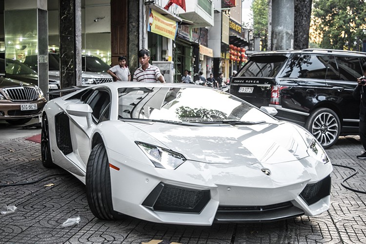 Dai gia Binh Duong tau Lamborghini Aventador hon 20 ty dong-Hinh-3