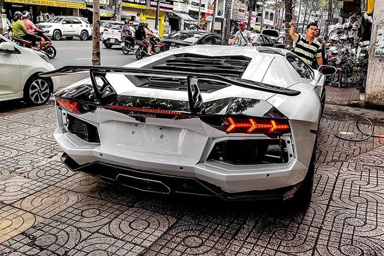 Dai gia Binh Duong tau Lamborghini Aventador hon 20 ty dong-Hinh-7