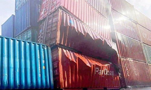 Thung container chua nguyen lieu nhap tu Trung Quoc phat no trong cang Cat Lai
