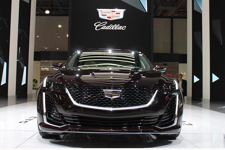 Ra mat Cadillac CT5 