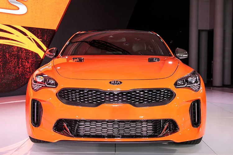 Kia Stinger GTS 2019 ban dac biet gia hon 1 ty dong-Hinh-3