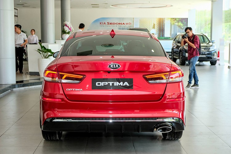 Chi tiet Kia Optima GT-Line gia 969 trieu 