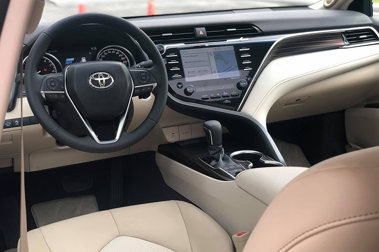 Ra mat Toyota Camry 2019 gia hon 1 ty dong tai Viet Nam-Hinh-5