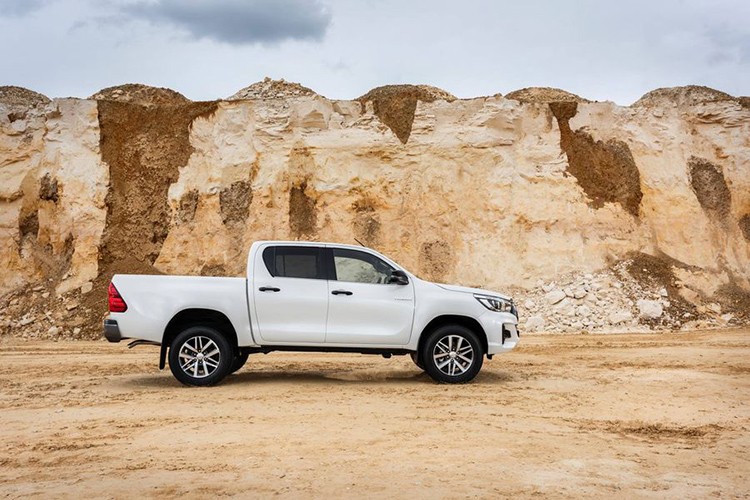 Toyota Hilux 2019 phien ban dac biet chinh thuc trinh lang-Hinh-2