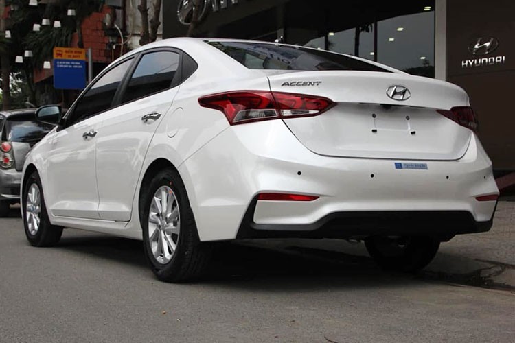 Hyundai Accent 2019 duoc trang bi cua gio hang ghe sau-Hinh-7