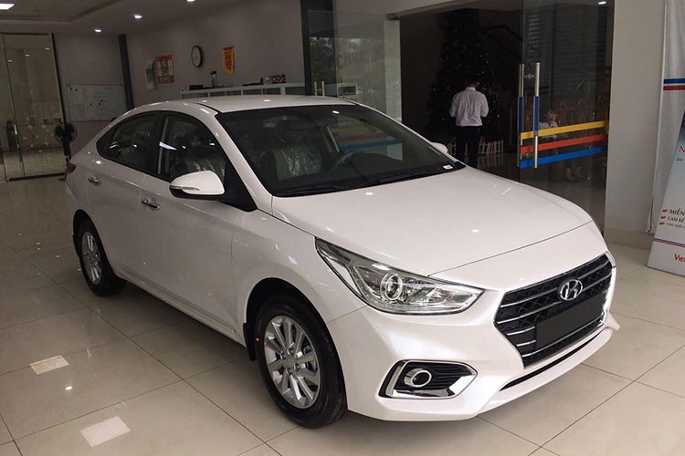 Hyundai Accent 2019 duoc trang bi cua gio hang ghe sau