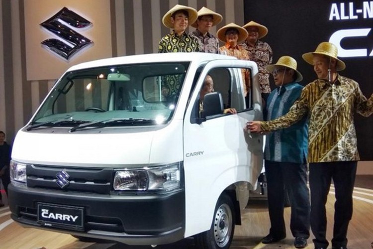 Xe tai Suzuki Carry dung dong co Ertiga chi 222 trieu dong