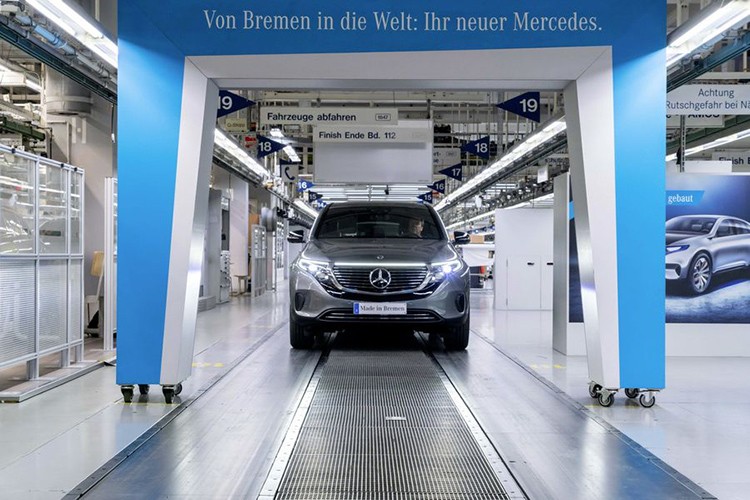 Crossover dien Mercedes-Benz EQC 400 re hon Audi E-Tron-Hinh-3