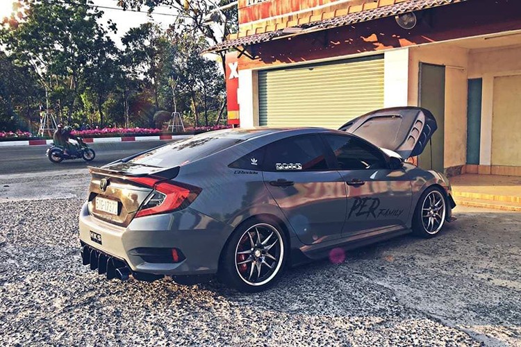 Honda Civic do 600 trieu, ban hon 1 ty tai Sai Gon-Hinh-3