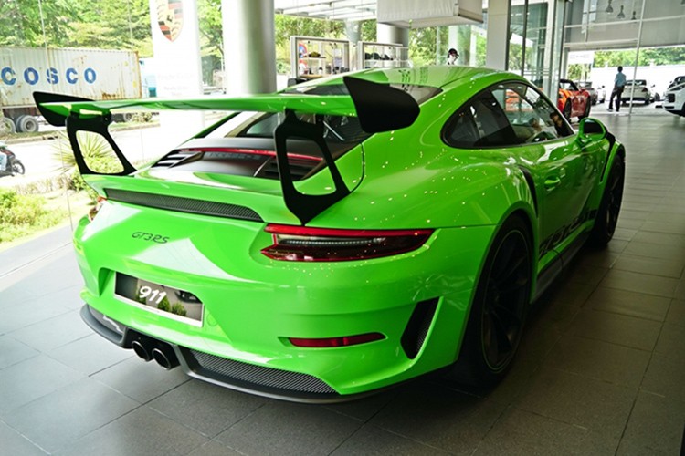Chi tiet Porsche 911 GT3 RS mau doc, gia 14 ty tai Viet Nam-Hinh-2