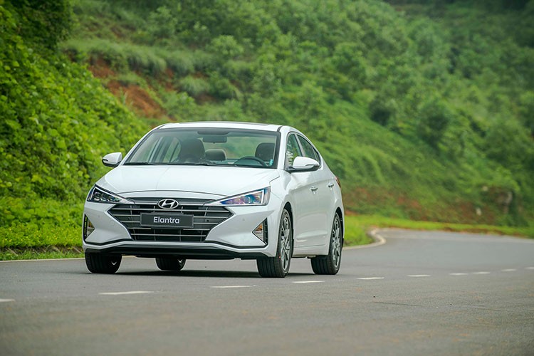 Can canh Hyundai Elantra 2019 gia tu 580 trieu tai Viet Nam