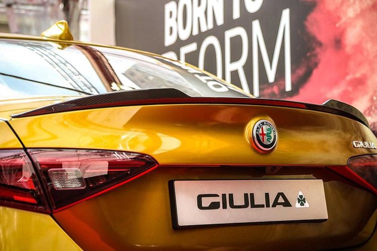 Ngam sieu xe Alfa Romeo Giulia ma vang Ochre sieu chat-Hinh-5