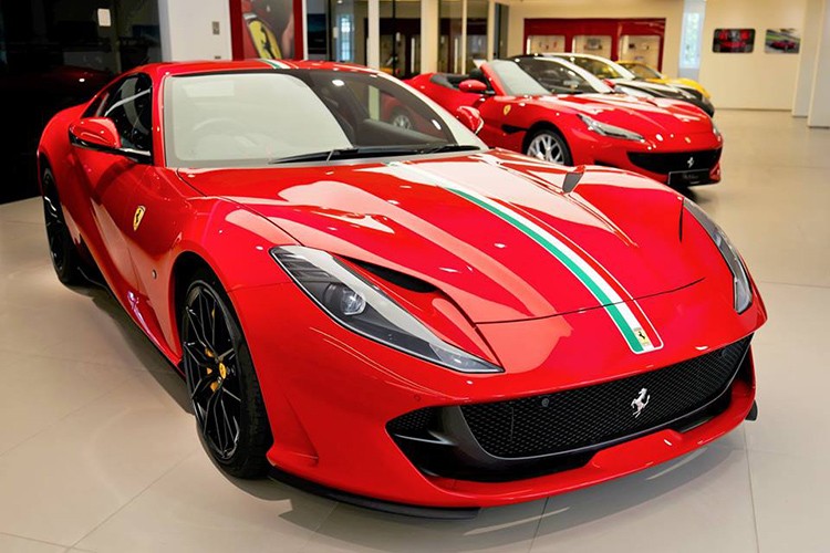 Dai gia Hong Kong so huu Ferrari 812 Superfast 21 ty dong-Hinh-8